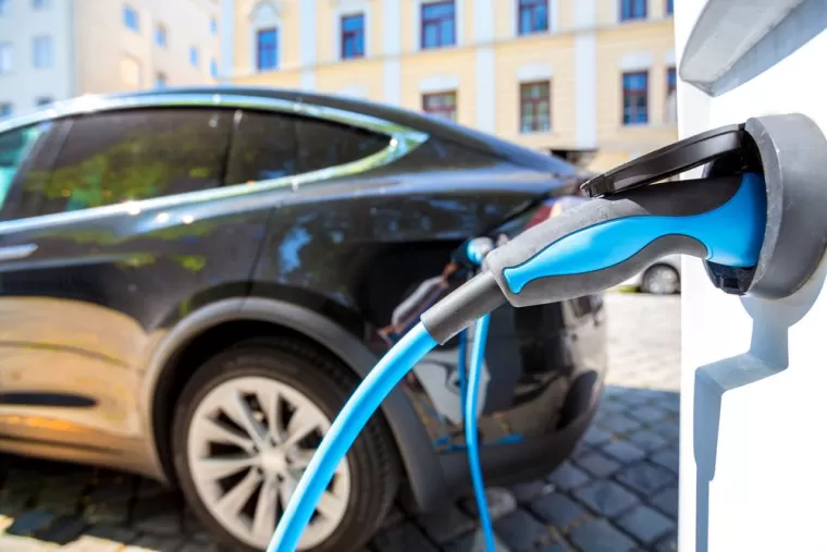 Recharger une voiture électrique dans un immeuble, Thiviers, BGE La Connexion Électrique